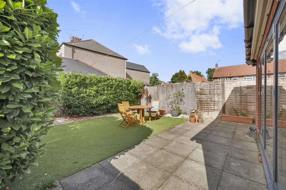 Ivy Road, London