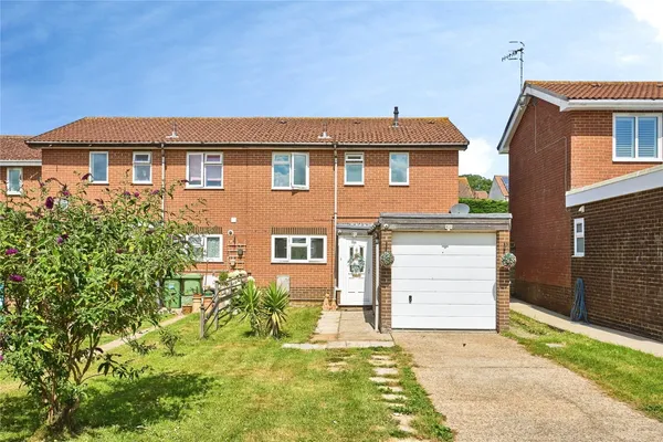 Woods Drive, Apse Heath, Sandown, Isl...