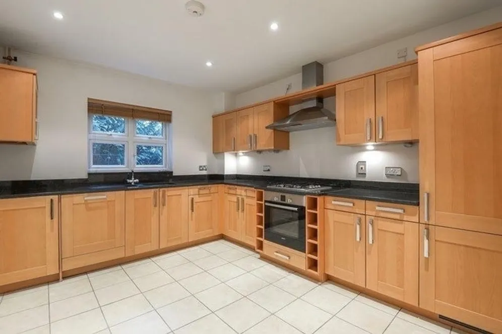 Devenish Road, Sunningdale SL5 photo 3