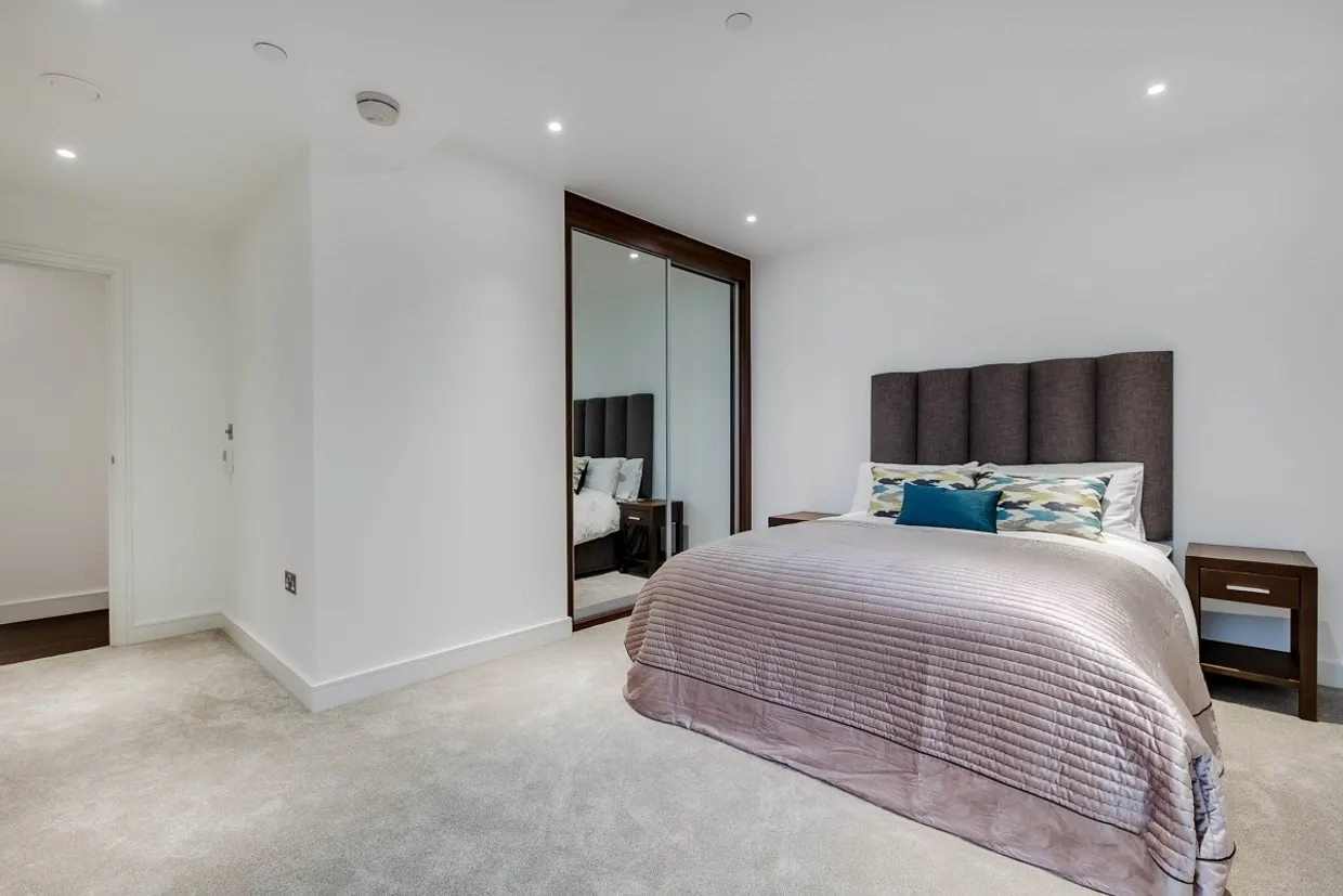 Nine Elms Point, 50 Wandsworth Road London SW8 photo 3