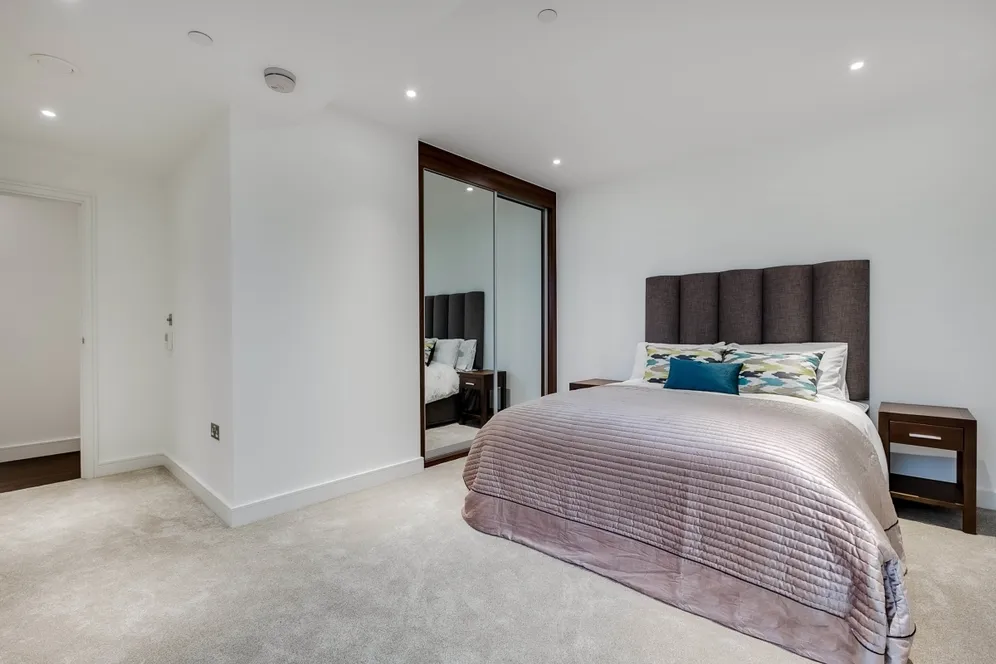 Nine Elms Point, 50 Wandsworth Road London SW8 photo 3