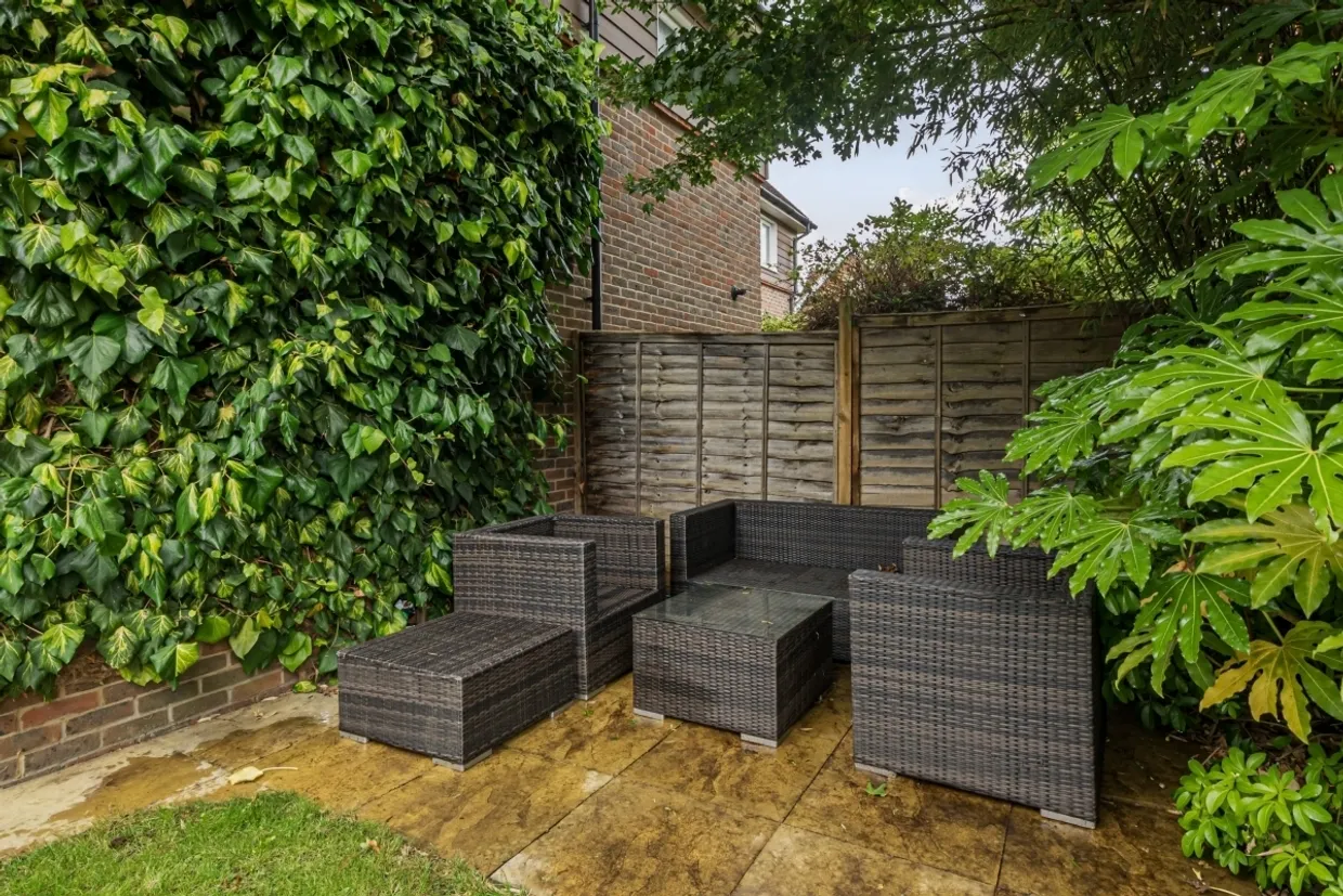 Mulberry Way, Ashtead KT21 photo 2