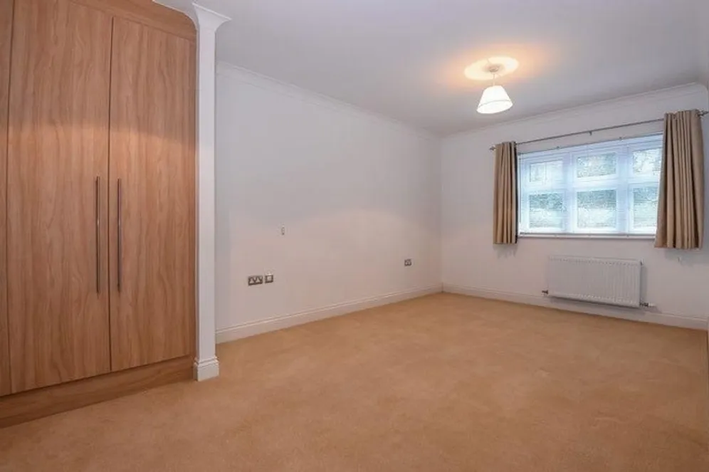 Devenish Road, Sunningdale SL5 photo 6