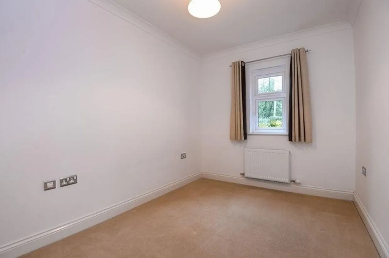 Devenish Road, Sunningdale SL5 photo 8