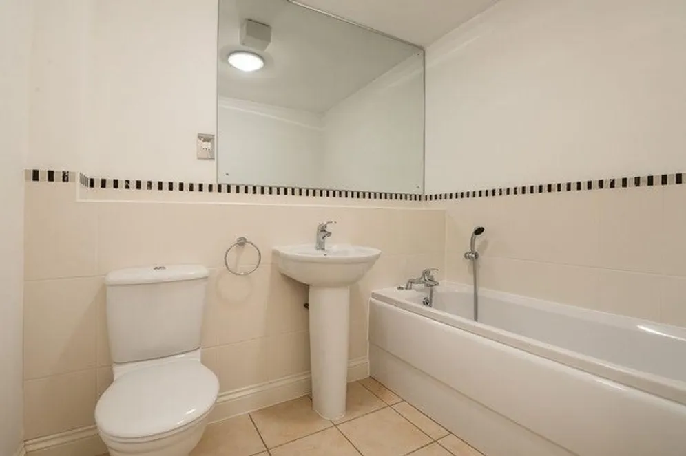 Devenish Road, Sunningdale SL5 photo 9