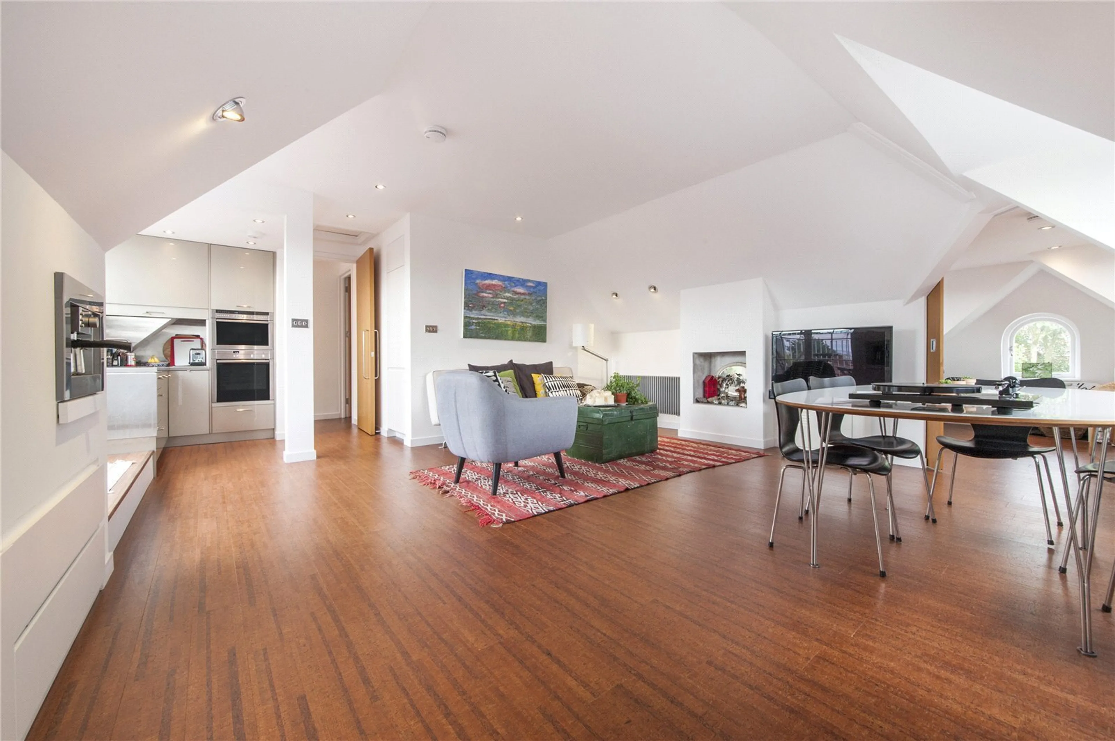 Photo 0