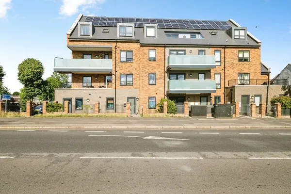 Faringdon Avenue, Romford, RM3