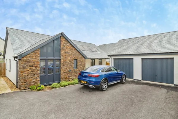 Sawfield Drive, Dartington, Totnes, D...