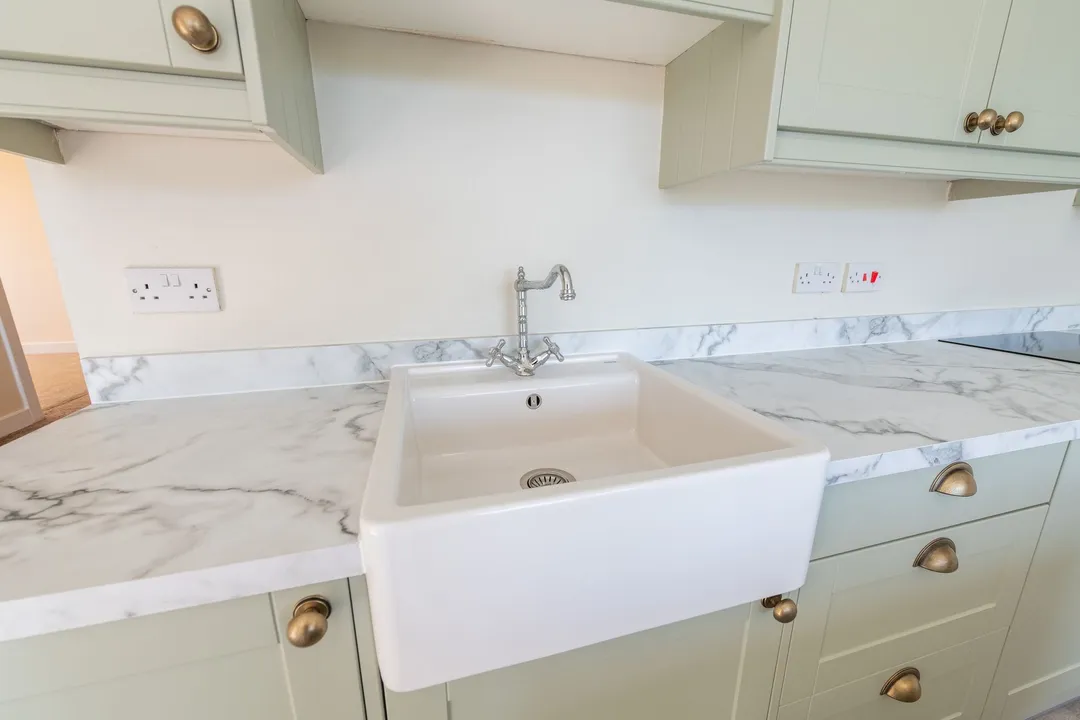 https://mr0.homeflow-assets.co.uk/files/photo/image/47755/3036/_x_/DSC_9938-44.jpg