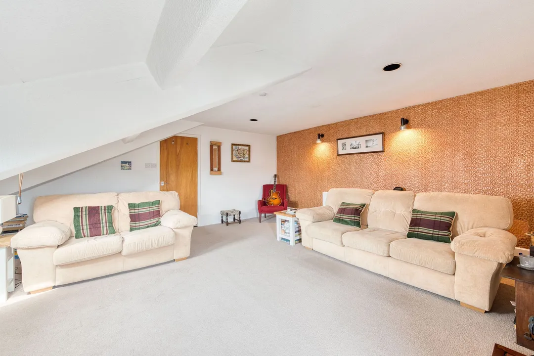 https://mr0.homeflow-assets.co.uk/files/photo/image/47755/4209/_x_/DSC_7941_HDR-17.jpg