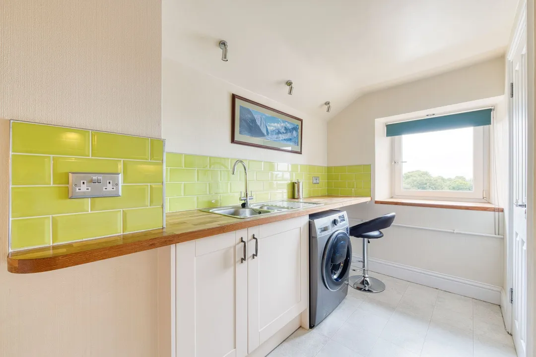 https://mr0.homeflow-assets.co.uk/files/photo/image/47755/4222/_x_/DSC_8066_HDR-33.jpg