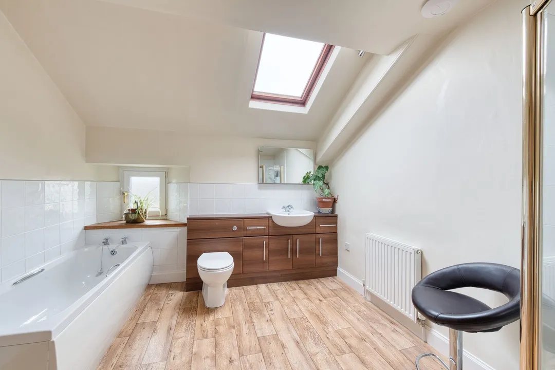 https://mr0.homeflow-assets.co.uk/files/photo/image/47755/4229/_x_/DSC_8126_HDR-56.jpg
