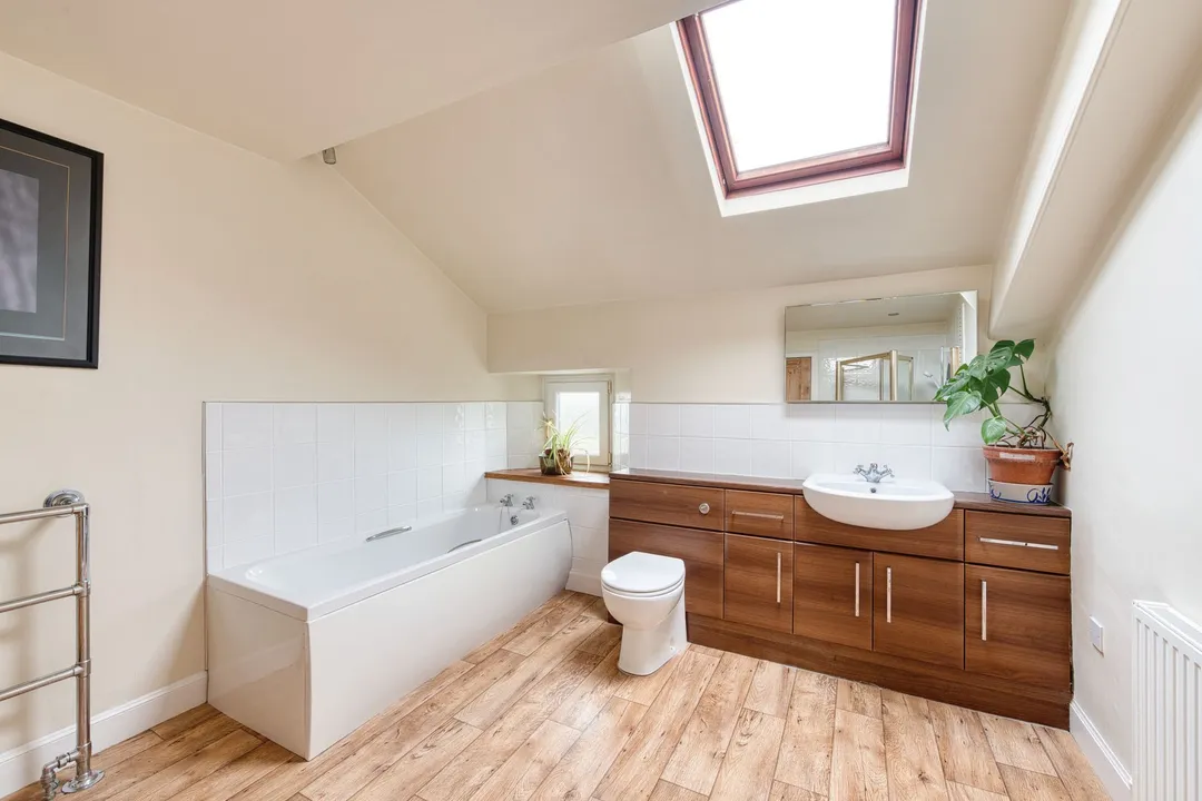 https://mr0.homeflow-assets.co.uk/files/photo/image/47755/4230/_x_/DSC_8136_HDR-60.jpg
