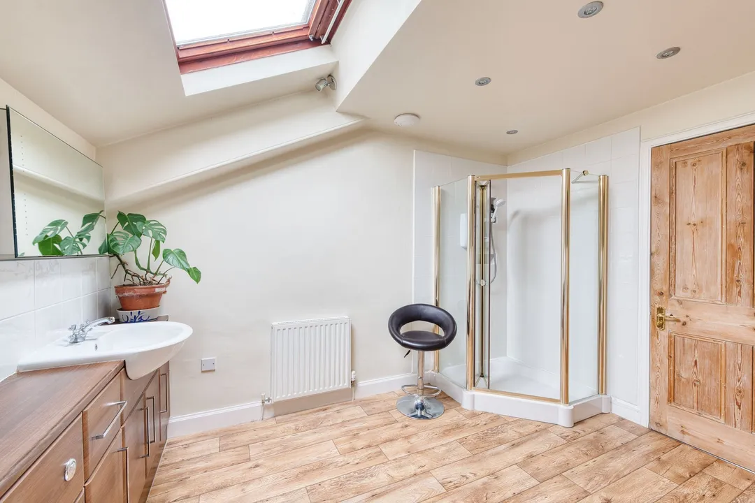 https://mr0.homeflow-assets.co.uk/files/photo/image/47755/4231/_x_/DSC_8156_HDR-64.jpg