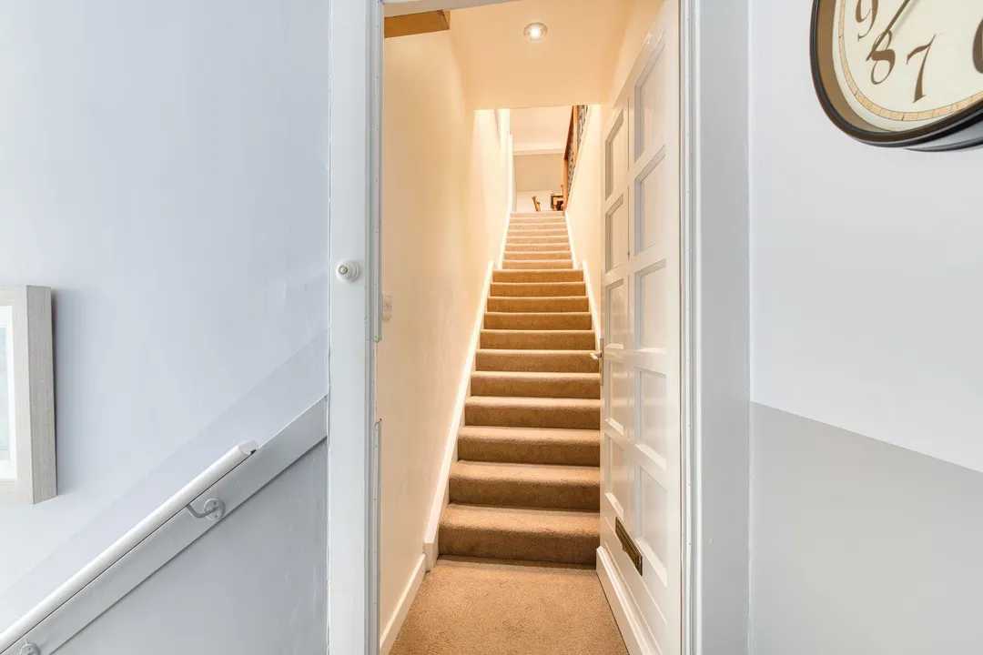 https://mr0.homeflow-assets.co.uk/files/photo/image/47755/4240/_x_/DSC_8236_HDR-75.jpg