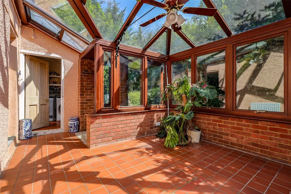 Property carousel item 4