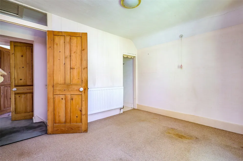 Property carousel item 18