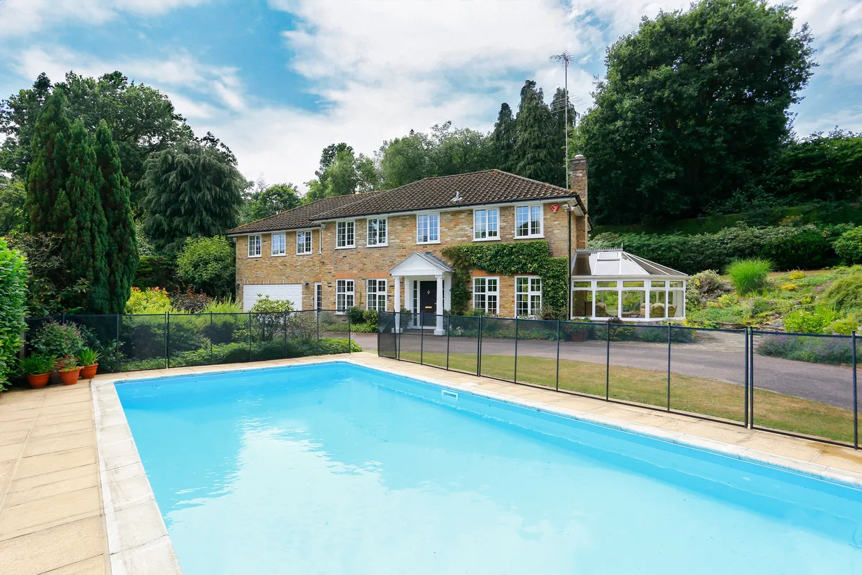 Star Hill Drive, Churt, Farnham, GU10 photo 1