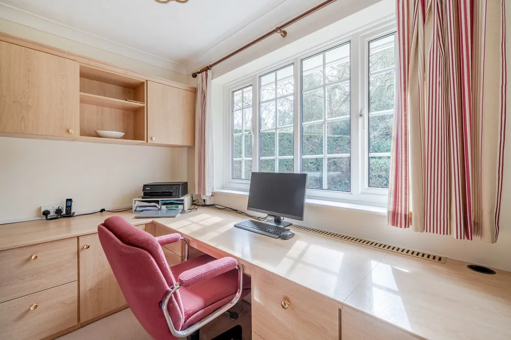 Star Hill Drive, Churt, Farnham, GU10 photo 10