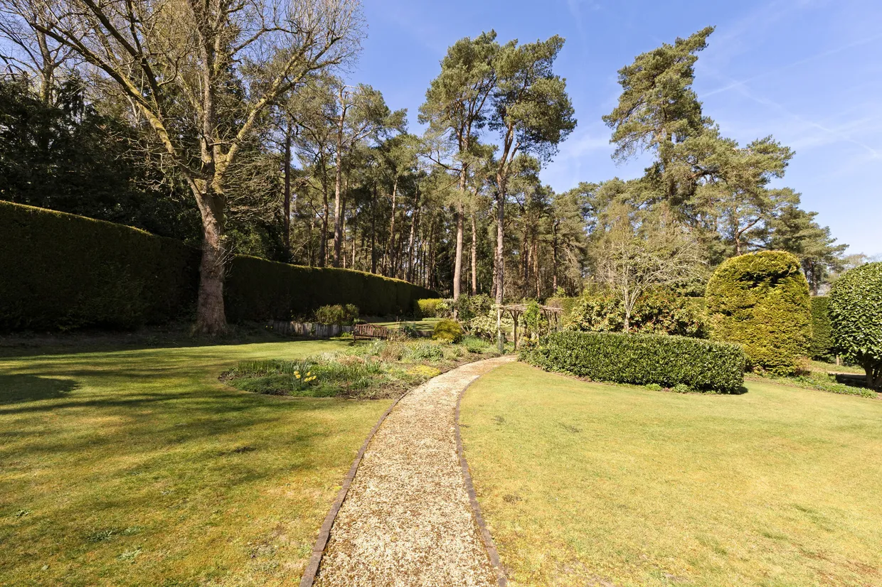 Star Hill Drive, Churt, Farnham, GU10 photo 23