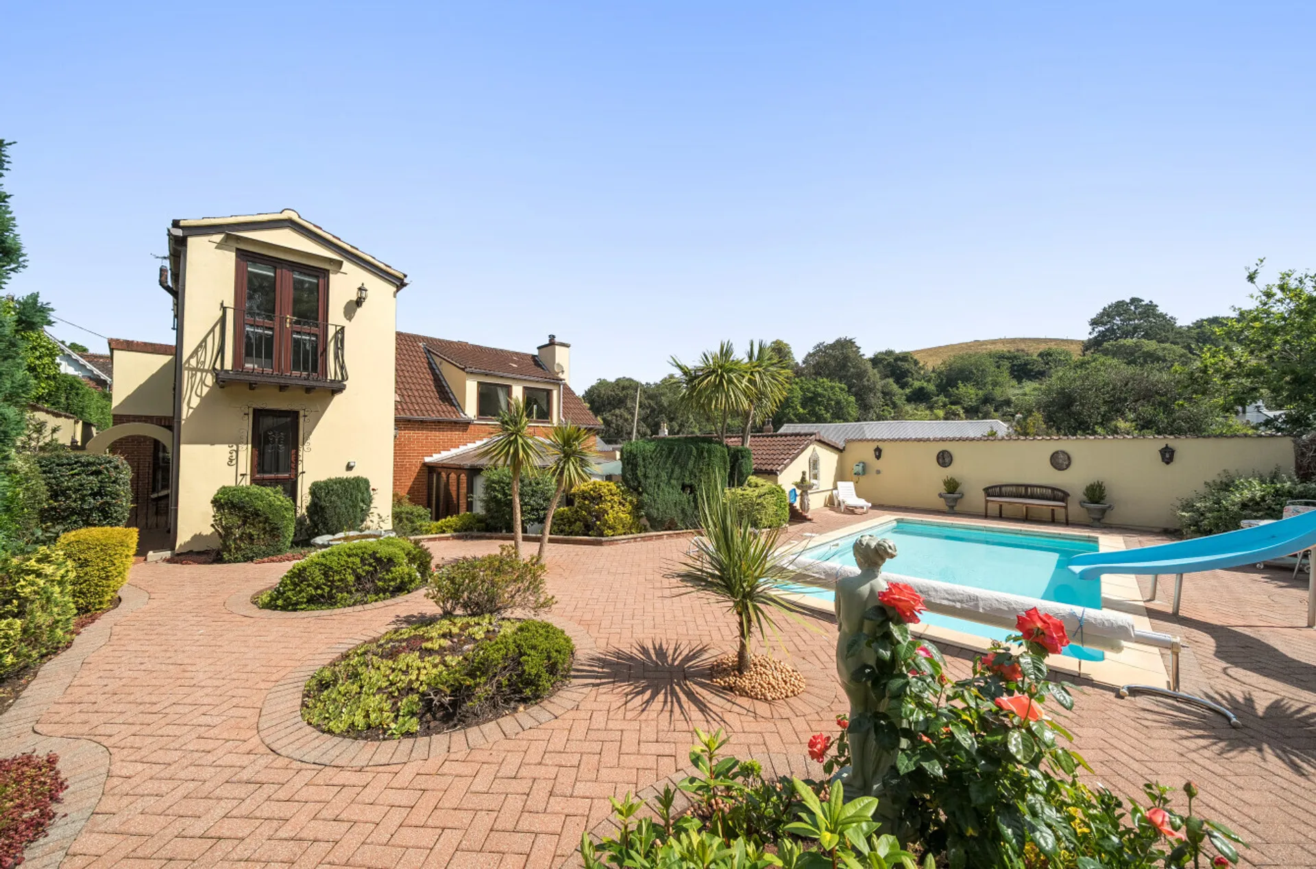 Property photo top 0