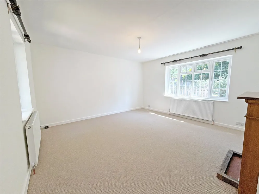 Property carousel item 4