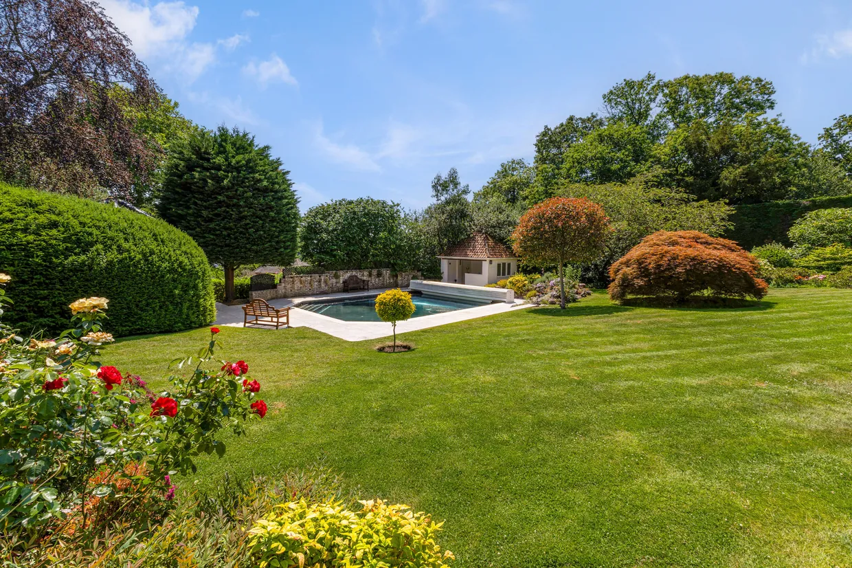 St. Anns Hill Road, Chertsey, KT16 photo 4