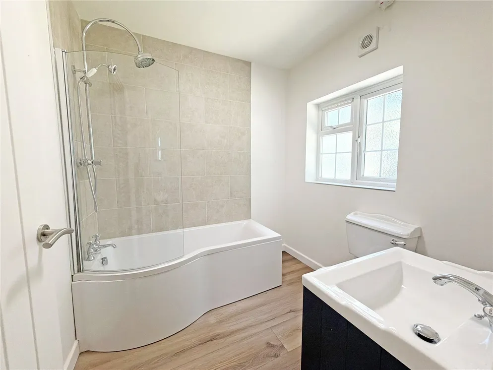 Property carousel item 8