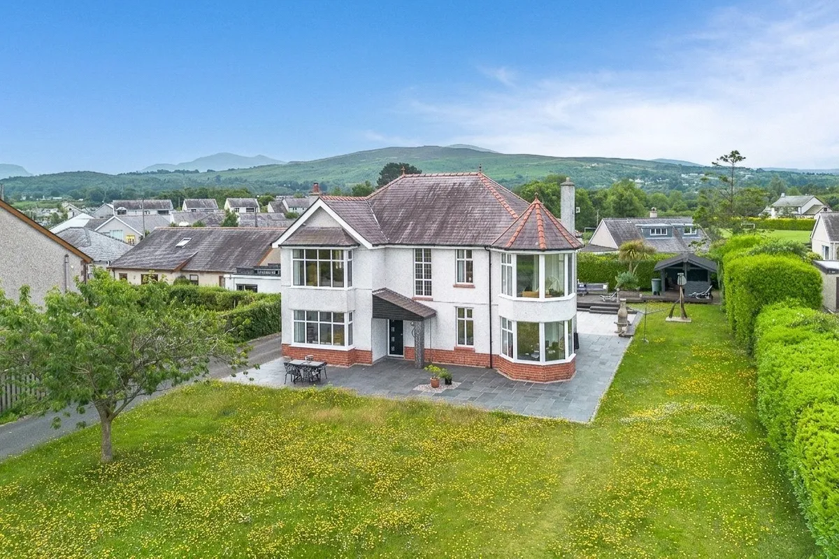 Llanrug, Caernarfon, Gwynedd, LL55