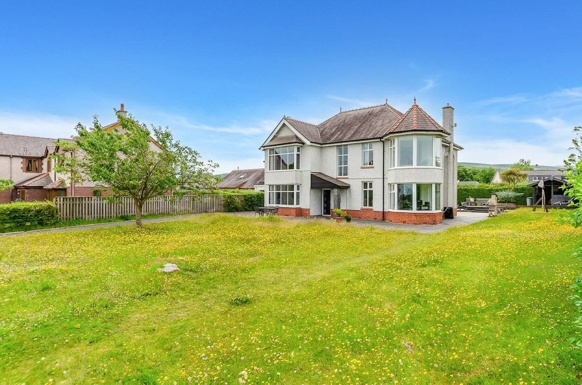 Llanrug, Caernarfon, Gwynedd, LL55