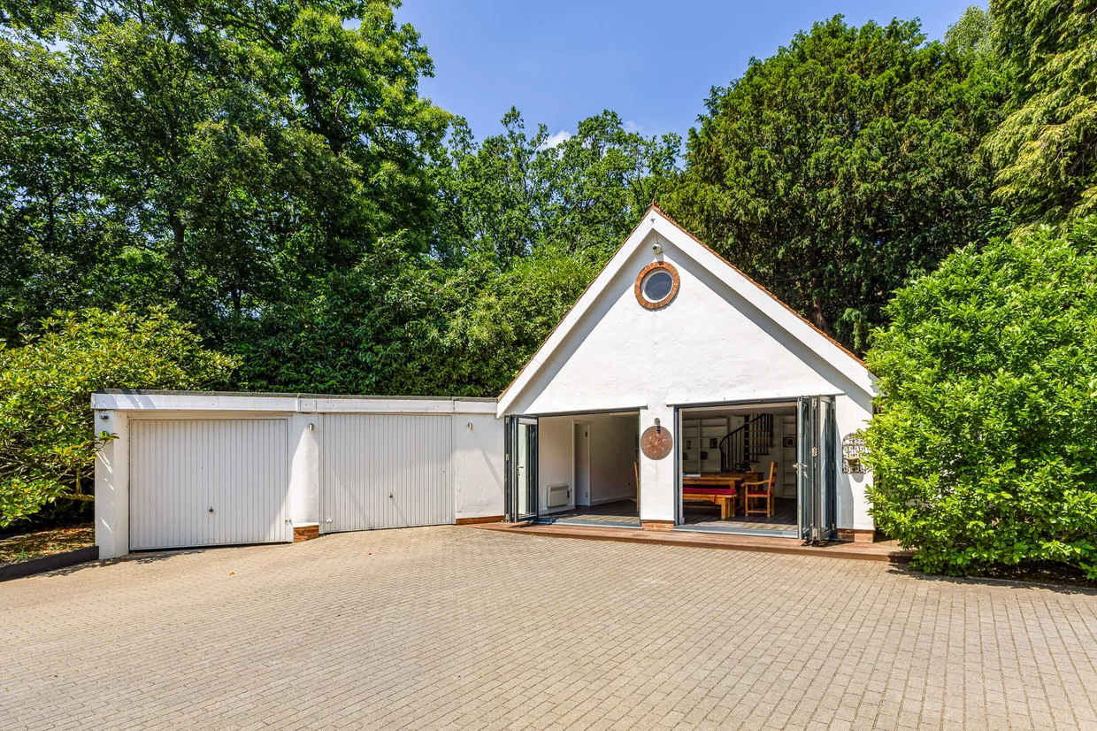 St. Anns Hill Road, Chertsey, KT16 photo 17