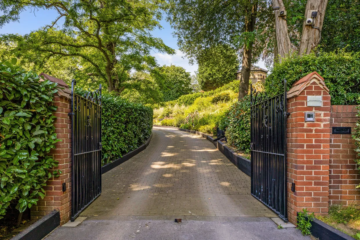 St. Anns Hill Road, Chertsey, KT16 photo 19