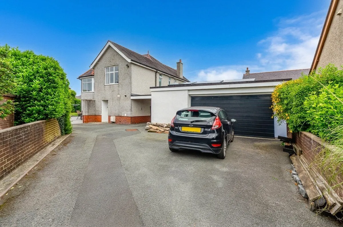 Llanrug, Caernarfon, Gwynedd, LL55