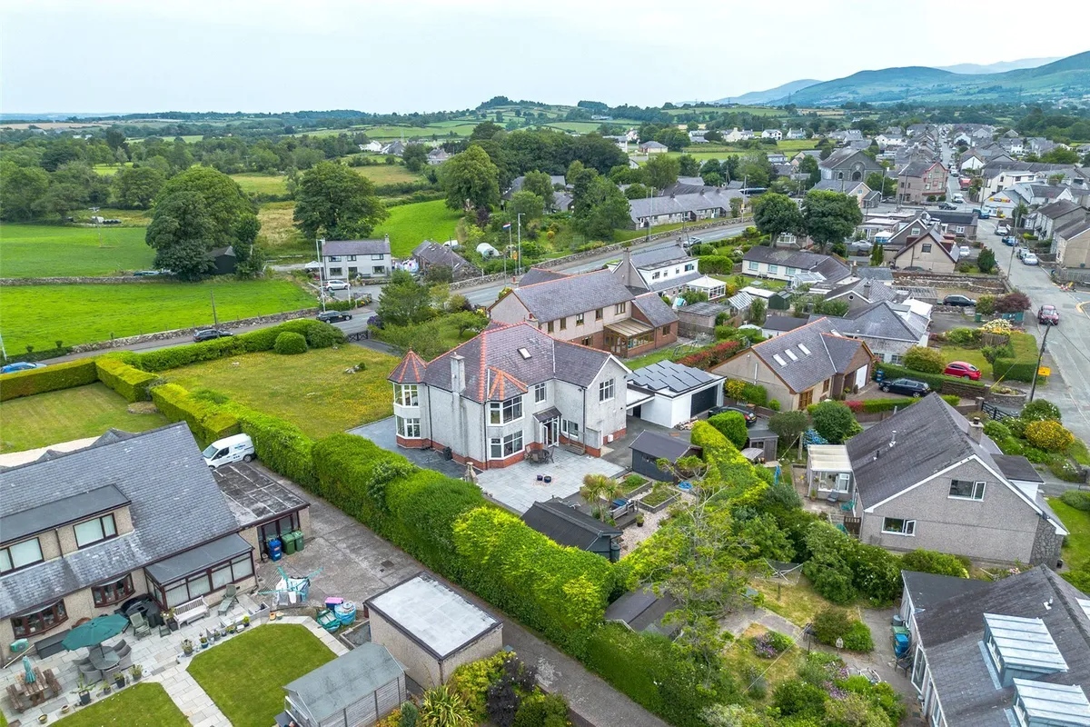 Llanrug, Caernarfon, Gwynedd, LL55