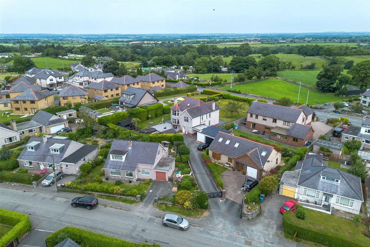 Llanrug, Caernarfon, Gwynedd, LL55