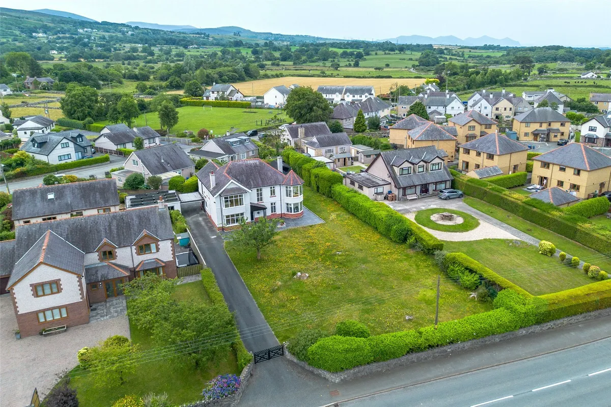 Llanrug, Caernarfon, Gwynedd, LL55