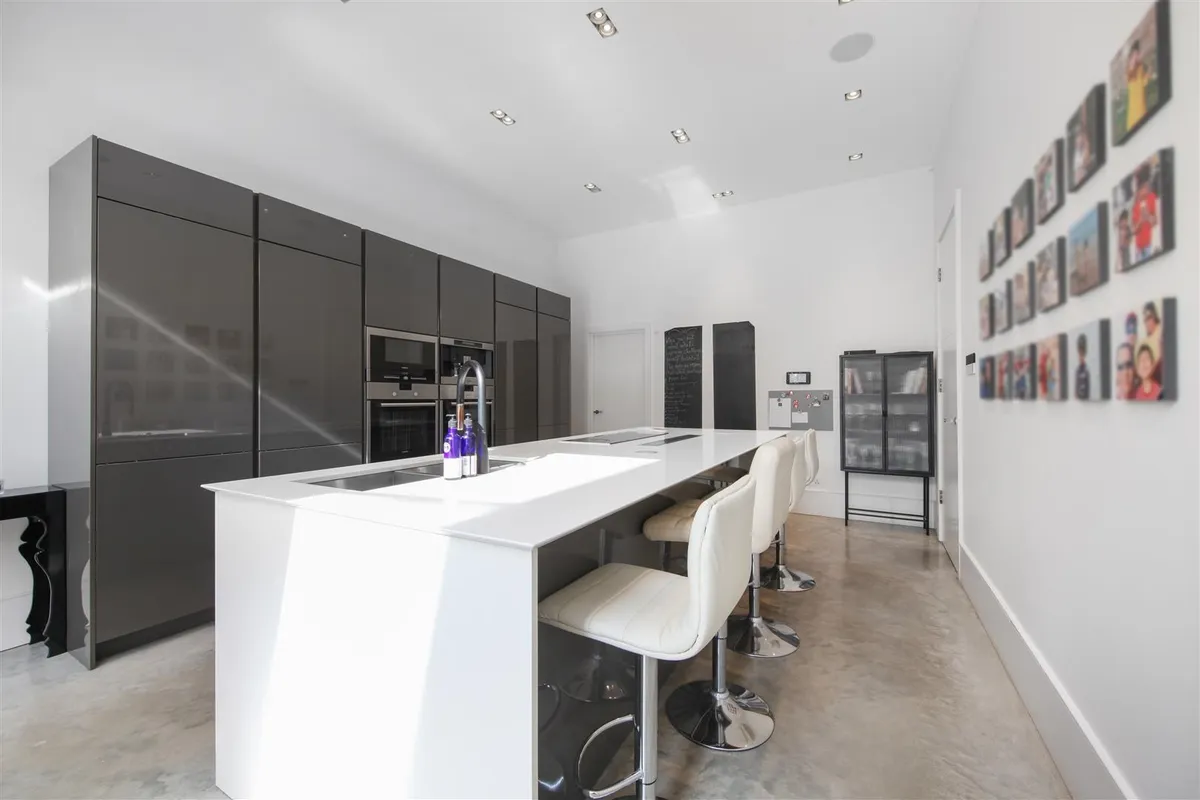 Walm Lane, London, NW2