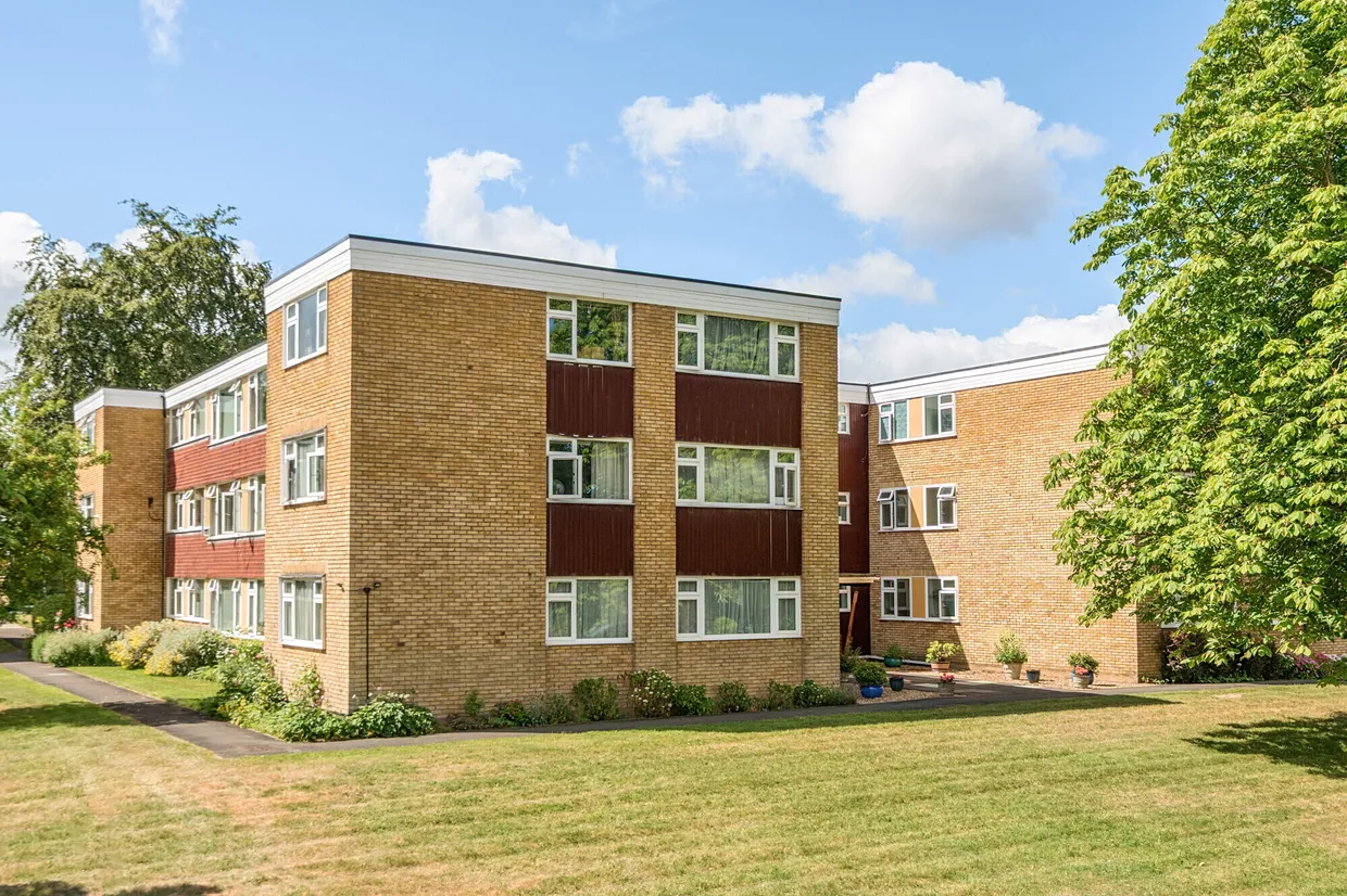 Avenue Road, Epsom, KT18 photo 1