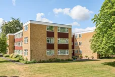 Avenue Road, Epsom, KT18 photo 1