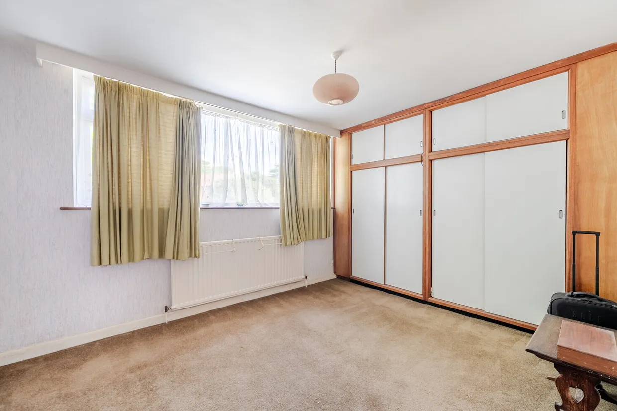 Avenue Road, Epsom, KT18 photo 6
