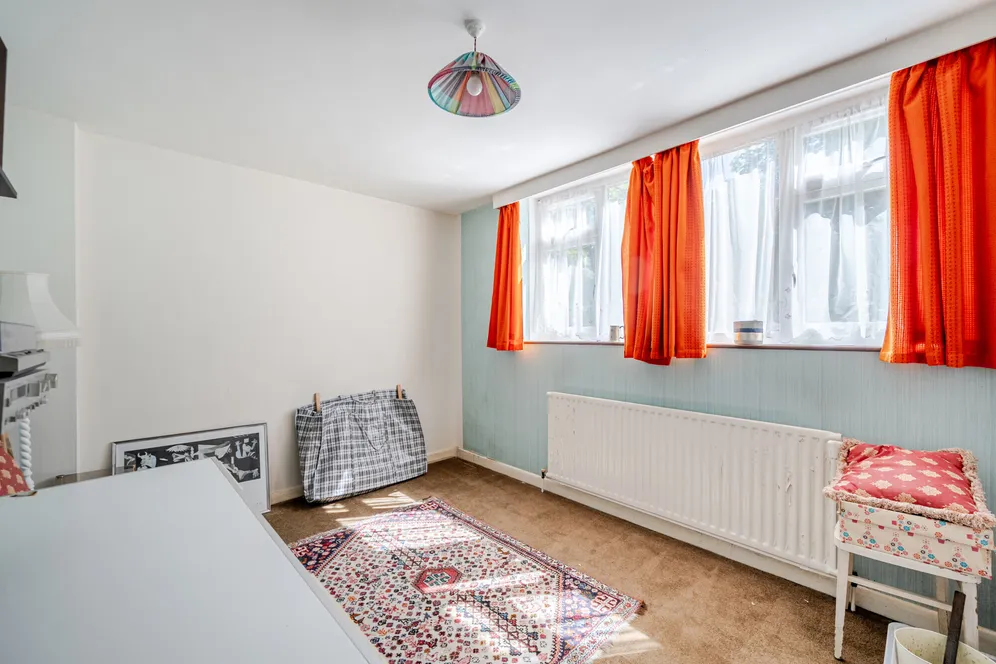 Avenue Road, Epsom, KT18 photo 9