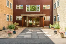 Avenue Road, Epsom, KT18 photo 10