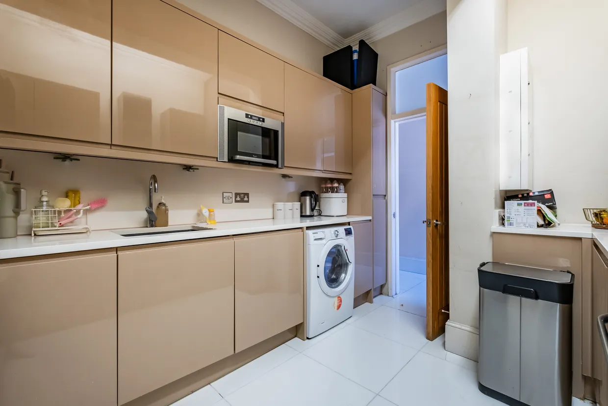 Kensington Court, LONDON, W8 photo 13