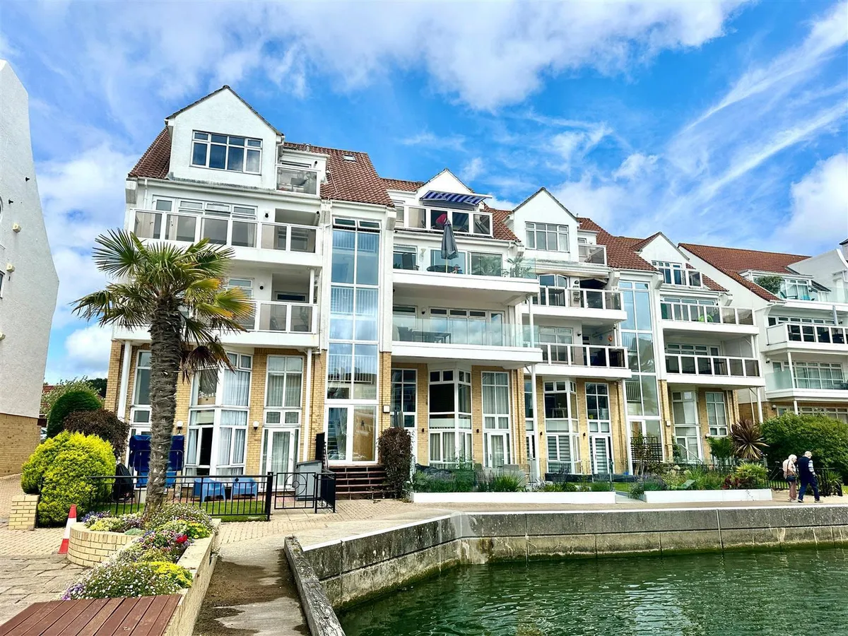 Lake Avenue, Poole