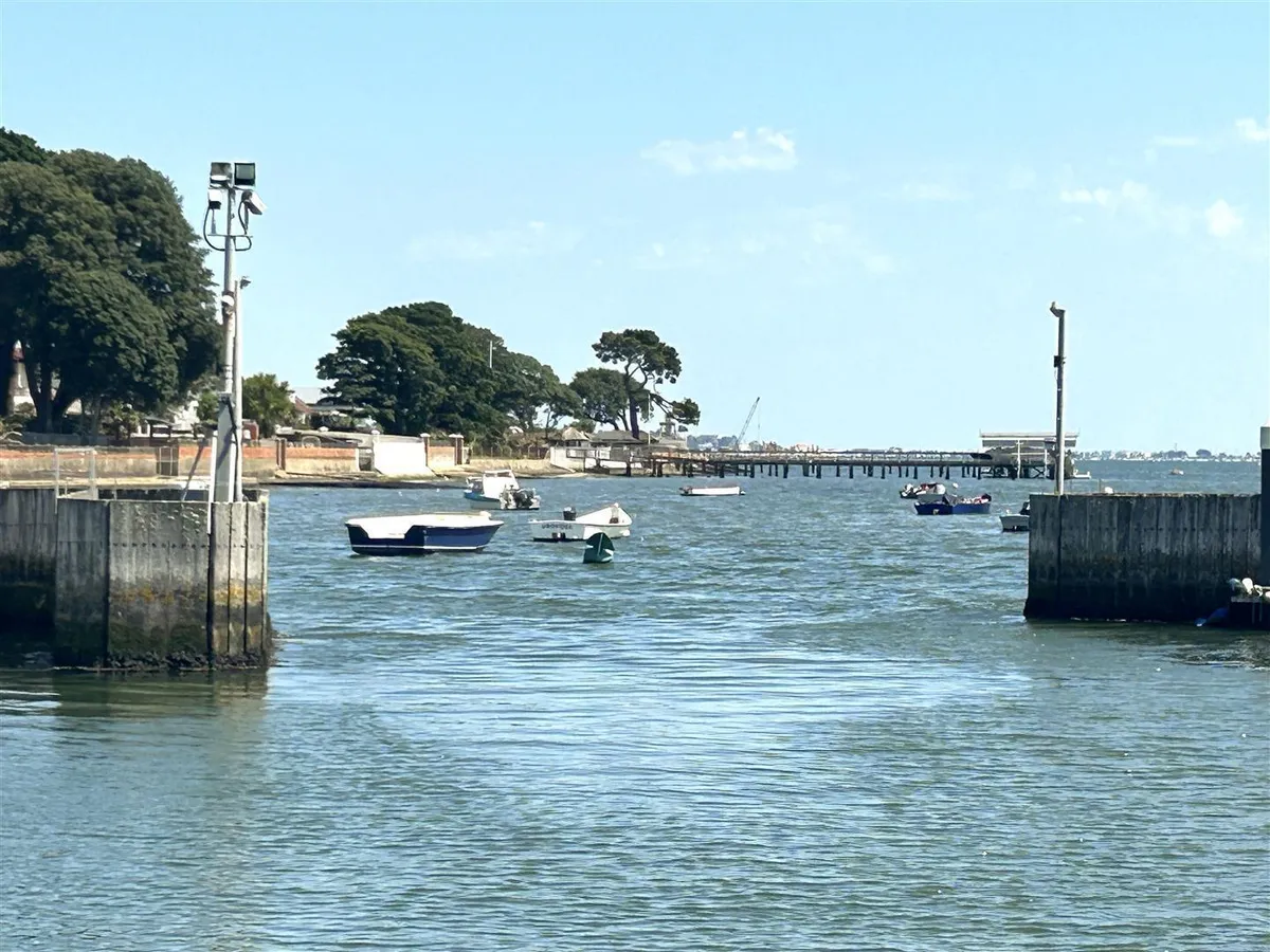 Lake Avenue, Poole