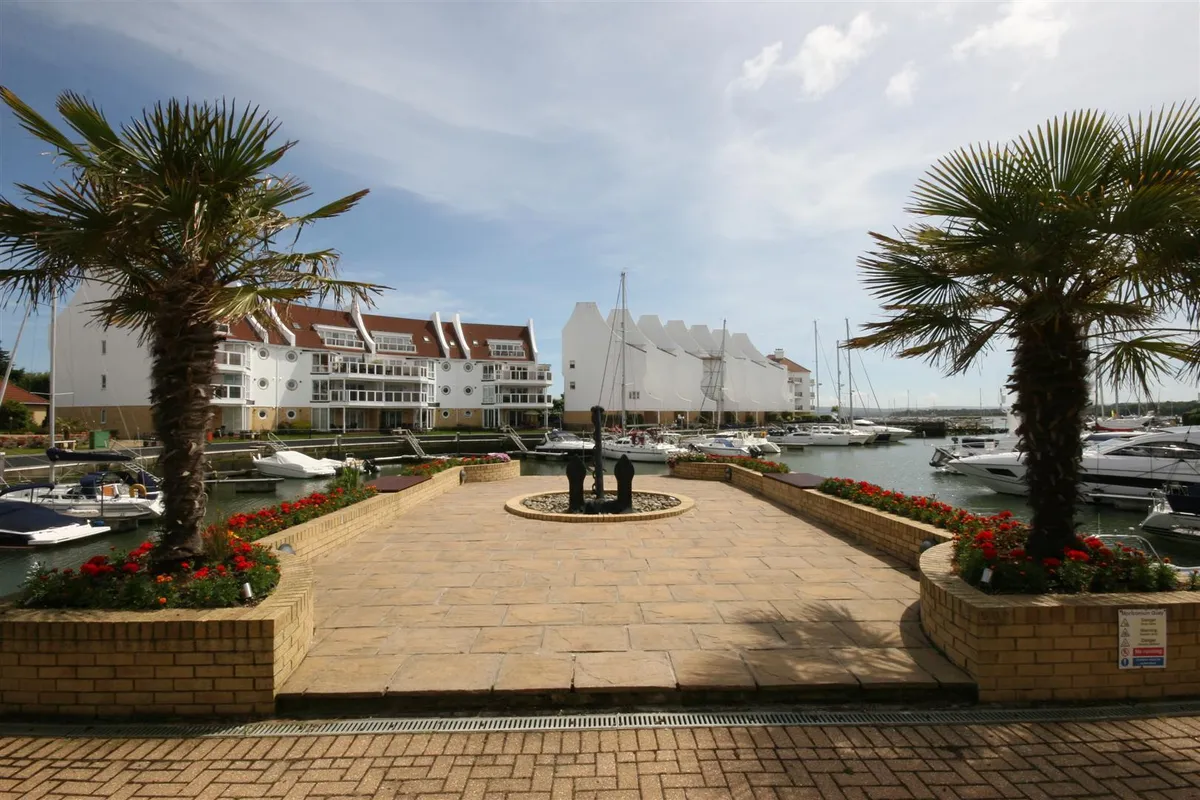 Lake Avenue, Poole