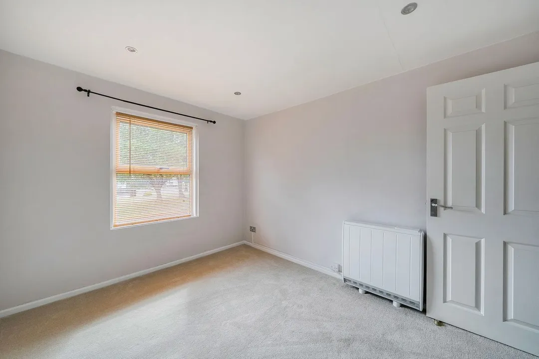 https://mr0.homeflow-assets.co.uk/files/photo/image/47758/4339/_x_/57157269.jpg