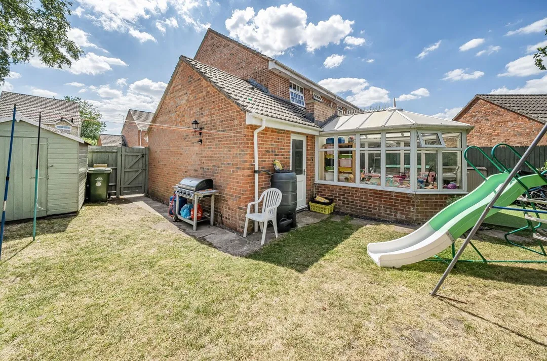 https://mr0.homeflow-assets.co.uk/files/photo/image/47758/8647/_x_/50697015.jpg
