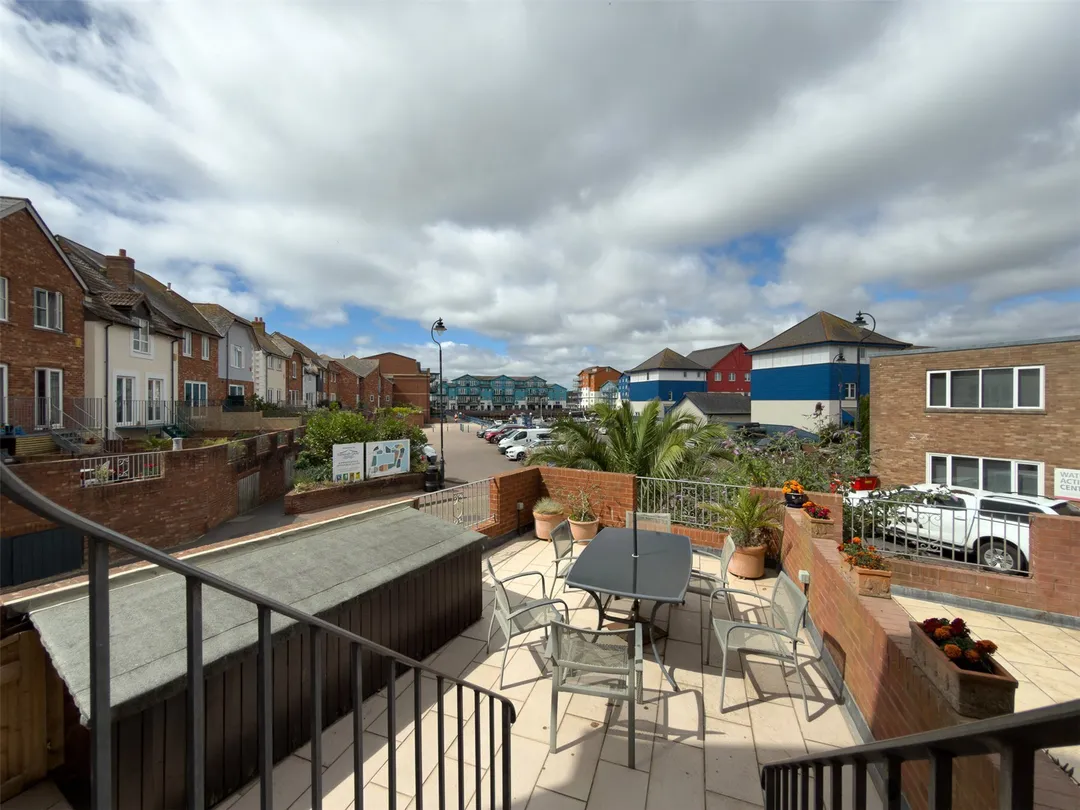 https://mr0.homeflow-assets.co.uk/files/photo/image/47758/9271/_x_/OCL260038_22.jpg
