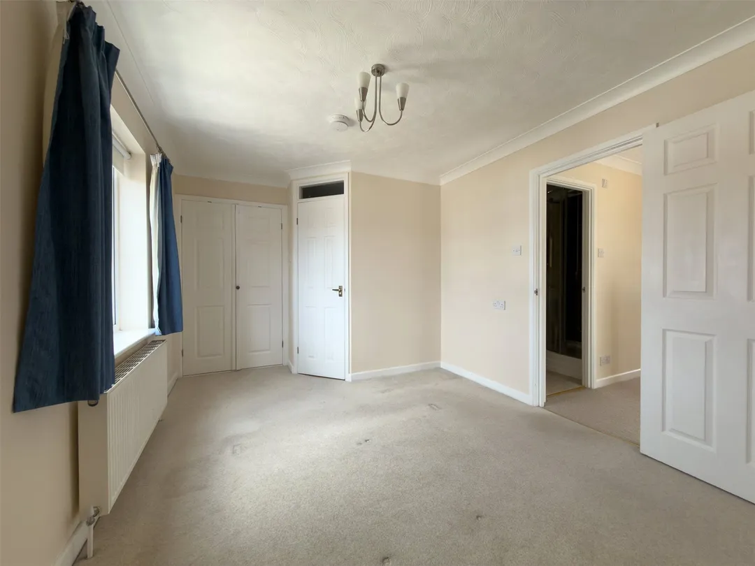 https://mr0.homeflow-assets.co.uk/files/photo/image/47758/9280/_x_/OCL260038_18.jpg